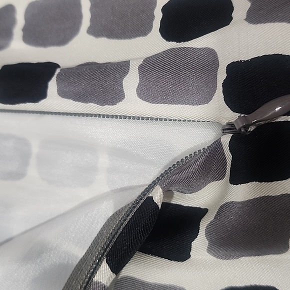 Anthropologie Yoana Baraschi 100% Silk Black and Gray Skirt. 4 - Picture 7 of 10